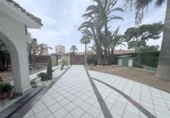 Chalet independiente con terreno en venta en la España, Orihuela, ref: TR334622 foto