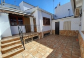 Chalet adosado con terreno en venta en La Roda ref: TR405022 foto