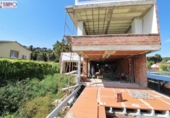 Отдельно стоящий дом с участком на продажу в городе el Vendrell Фото
