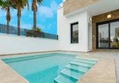 Chalet independiente con terreno en venta en la España, Torrevieja, ref: TR350889 foto