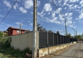 Отдельно стоящий дом с участком на продажу в городе Nalda. Фото