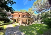 Chalet independiente con terreno en venta en Albacete ref: TR404992 foto