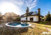 Отдельно стоящий дом с участком на продажу в городе Castellar del Vallès Фото