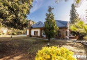 Отдельно стоящий дом с участком на продажу в городе Castellar del Vallès Фото