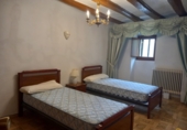 Дом с участком на продажу в городе Айбар. Фото
