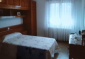 Отдельно стоящий дом с участком на продажу в городе Uruñuela. Фото