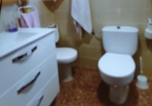 Отдельно стоящий дом с участком на продажу в городе Uruñuela. Фото