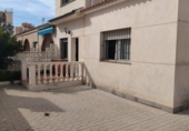 Chalet independiente con terreno en venta en Torrevieja ref: TR404945 foto
