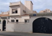 Chalet independiente con terreno en venta en Torrevieja ref: TR404945 foto