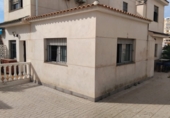 Chalet independiente con terreno en venta en Torrevieja ref: TR404945 foto
