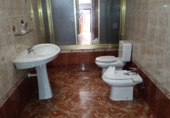 Дом с участком на продажу в городе Вальдепеньяс. Фото
