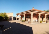 Chalet independiente con terreno en venta en Almendralejo ref: TR404933 foto