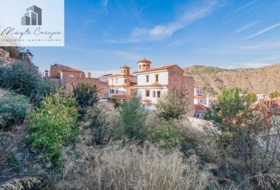 Vélez de Benaudalla 1200&nbsp;м²