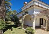 Отдельно стоящий дом с участком на продажу в городе Mont-roig del Camp Фото