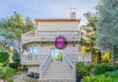 Отдельно стоящий дом с участком на продажу в городе Jávea Фото