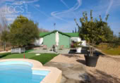 Chalet independiente con terreno en venta en la España, Rociana del Condado, ref: TR140371 foto