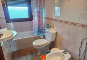 Отдельно стоящий дом с участком на продажу в городе Bigues. Фото