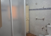 Дом с участком на продажу в городе Гранха-де-Торреермоса. Фото