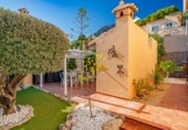 Chalet independiente con terreno en venta en Calpe ref: TR361478 foto