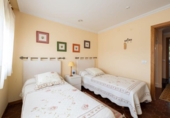 Chalet independiente con terreno en alquiler en la España, Sangenjo, ref: TR176263 foto