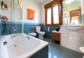 Chalet independiente con terreno en alquiler en la España, Sangenjo, ref: TR176263 foto