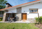 Chalet independiente con terreno en alquiler en la España, Sangenjo, ref: TR176263 foto