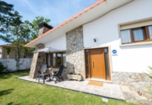 Chalet independiente con terreno en alquiler en la España, Sangenjo, ref: TR176263 foto