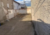 Участок с постройкой на продажу в городе Манреса Фото