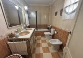 Дом с участком на продажу в городе Alcalá de Guadaíra. Фото