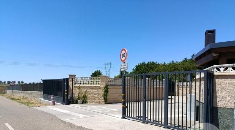 Valladolid - La Cistérniga - 2052m2