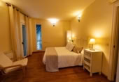 Chalet independiente con terreno en venta en la España, Cáceres, ref: TR405663 foto
