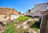 Участок с постройкой на продажу в городе Gójar Фото