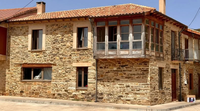 León - Velilla de la Valduerna - 360m2