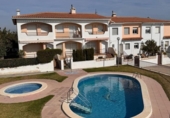 Отдельно стоящий дом с участком на продажу в городе el Vendrell Фото