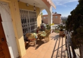 Отдельно стоящий дом с участком на продажу в городе el Vendrell Фото