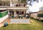 Отдельно стоящий дом с участком на продажу в городе Calafell Фото
