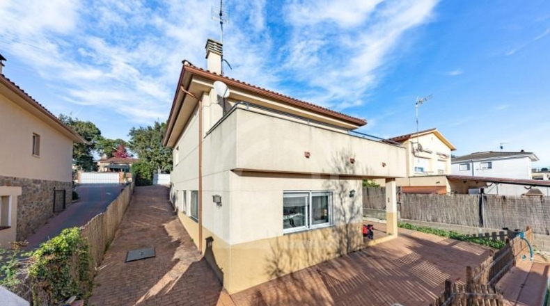 Barcelona - Lliçà d'Amunt - 716m2