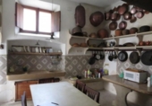 Отдельно стоящий дом с участком на продажу в городе Синеу Фото