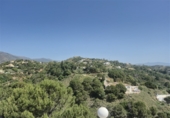 Detached villa with land for sale on Camino de los Reales, Estepona, ref: TR233355 photo