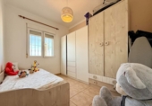 Отдельно стоящий дом с участком на продажу в городе els Poblets. Фото