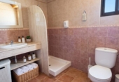 Отдельно стоящий дом с участком на продажу в городе Barbate Фото