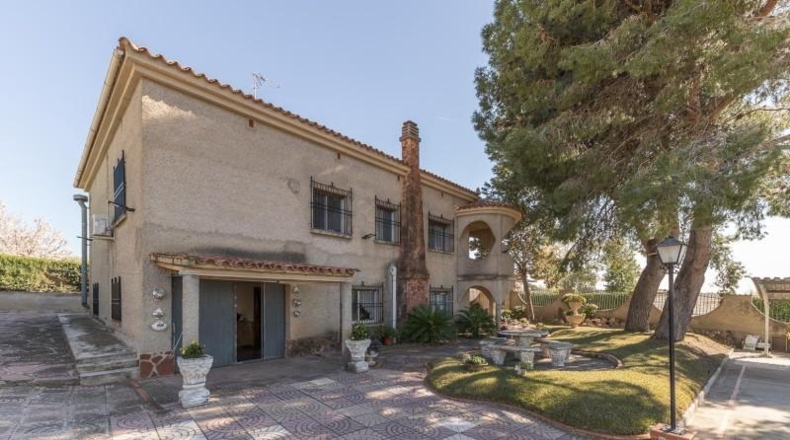 Валенсия - Puebla de Vallbona - 1713m2