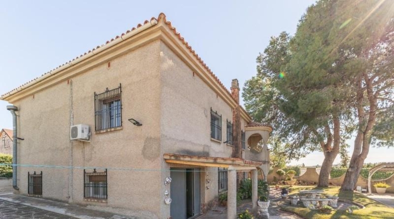 Валенсия - Puebla de Vallbona - 1713m2