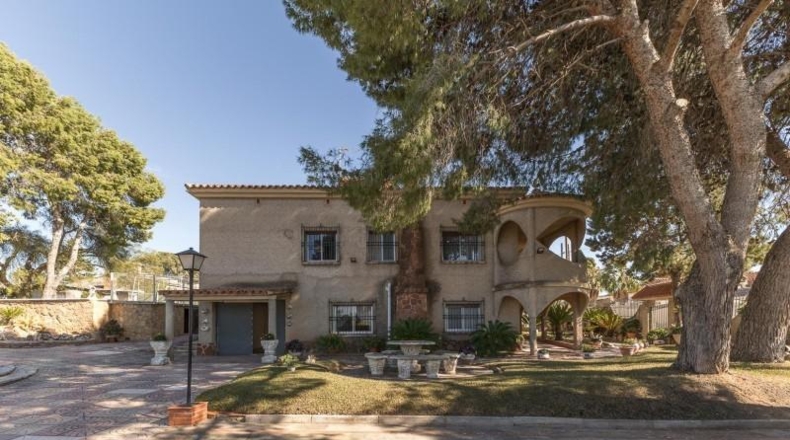 Валенсия - Puebla de Vallbona - 1713m2