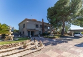 Detached villa with land for sale on España, La Pobla de Vallbona, ref: TR392007 photo