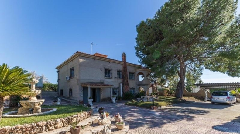 Валенсия - Puebla de Vallbona - 1713m2