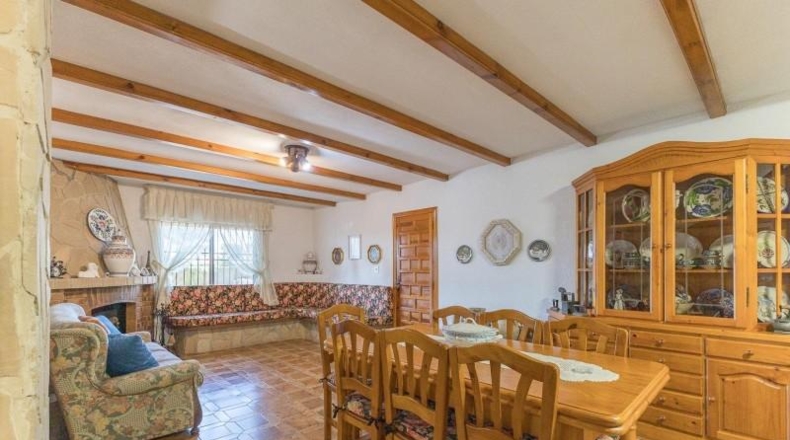 Валенсия - Puebla de Vallbona - 1713m2
