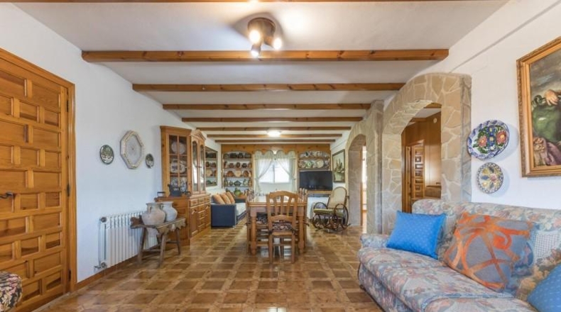 Валенсия - Puebla de Vallbona - 1713m2