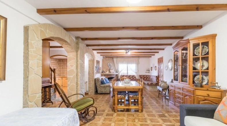 Валенсия - Puebla de Vallbona - 1713m2