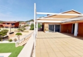 Chalet independiente con terreno en alquiler en la España, Viladecans, ref: TR404882 foto